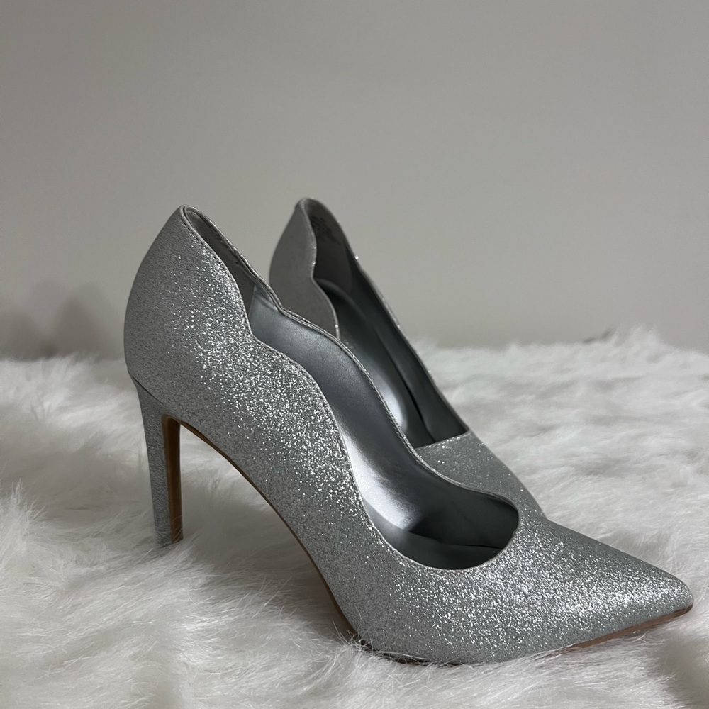 New NINE WEST WOMAN SHOSE SIZE US 9